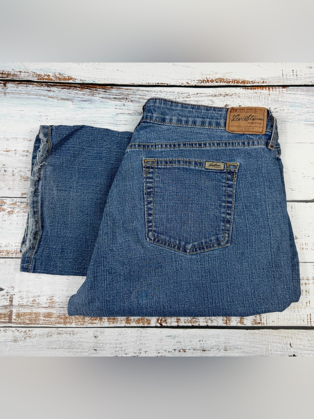 Levi’s Women’s Stretch Low Rise Bootcut Light Wash Jeans size 16